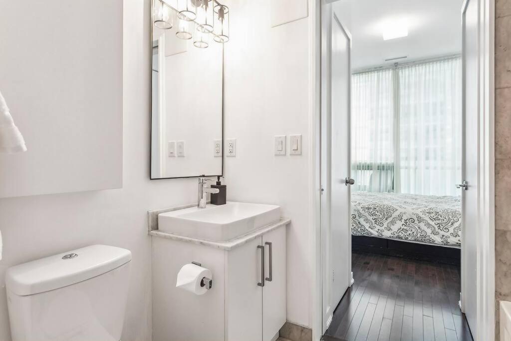 Luxury Condo - Steps To Everything - Balcony View Toronto Extérieur photo